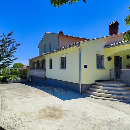 Apartments Flora Медулин Екстериор снимка