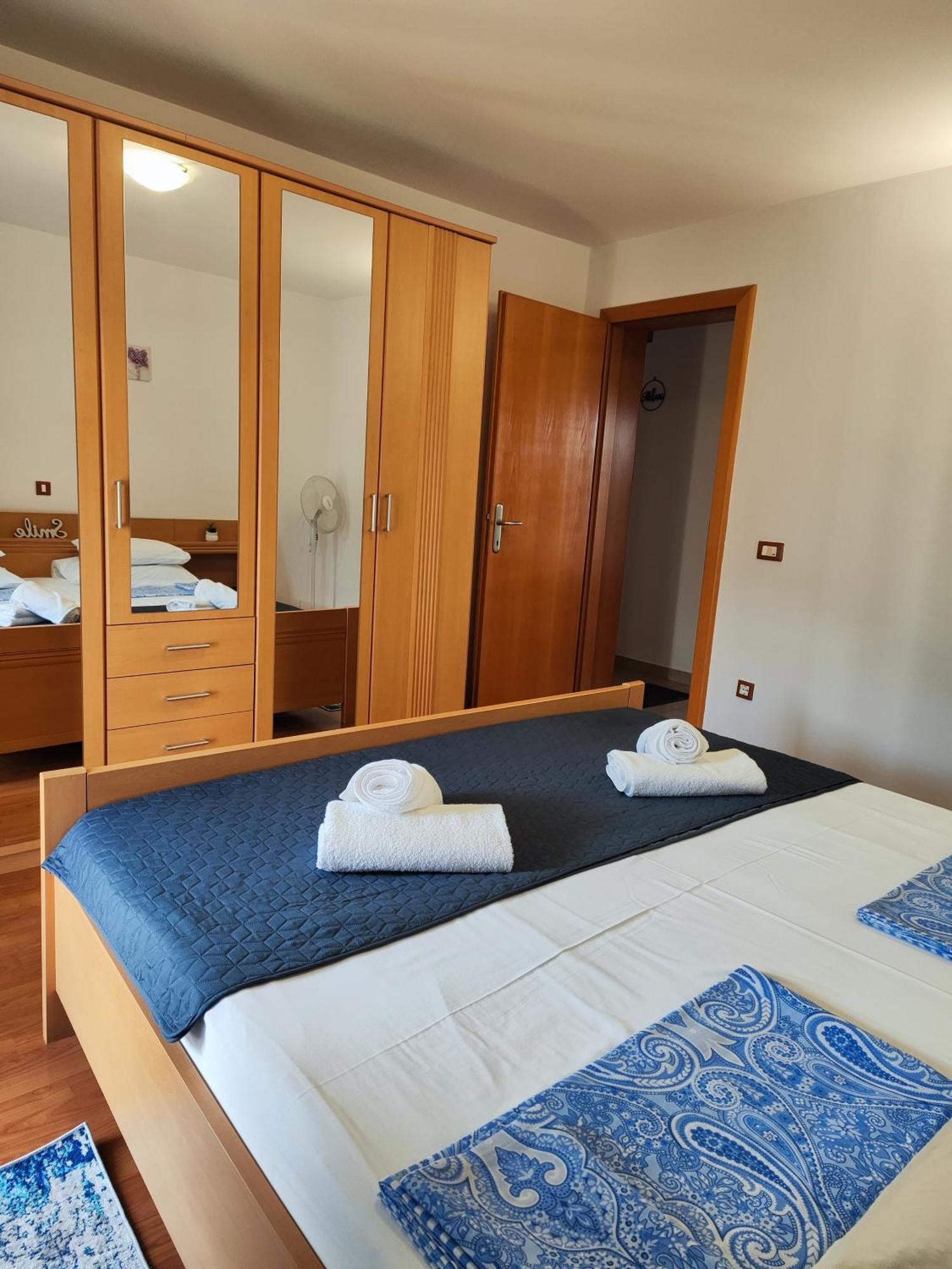 Apartments Flora Медулин Стая снимка