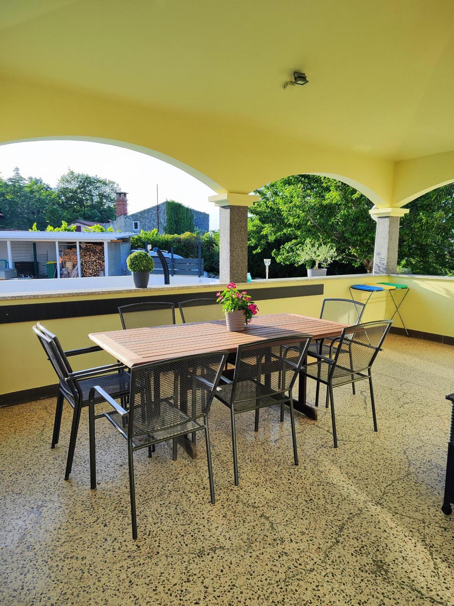 Apartments Flora Медулин Стая снимка
