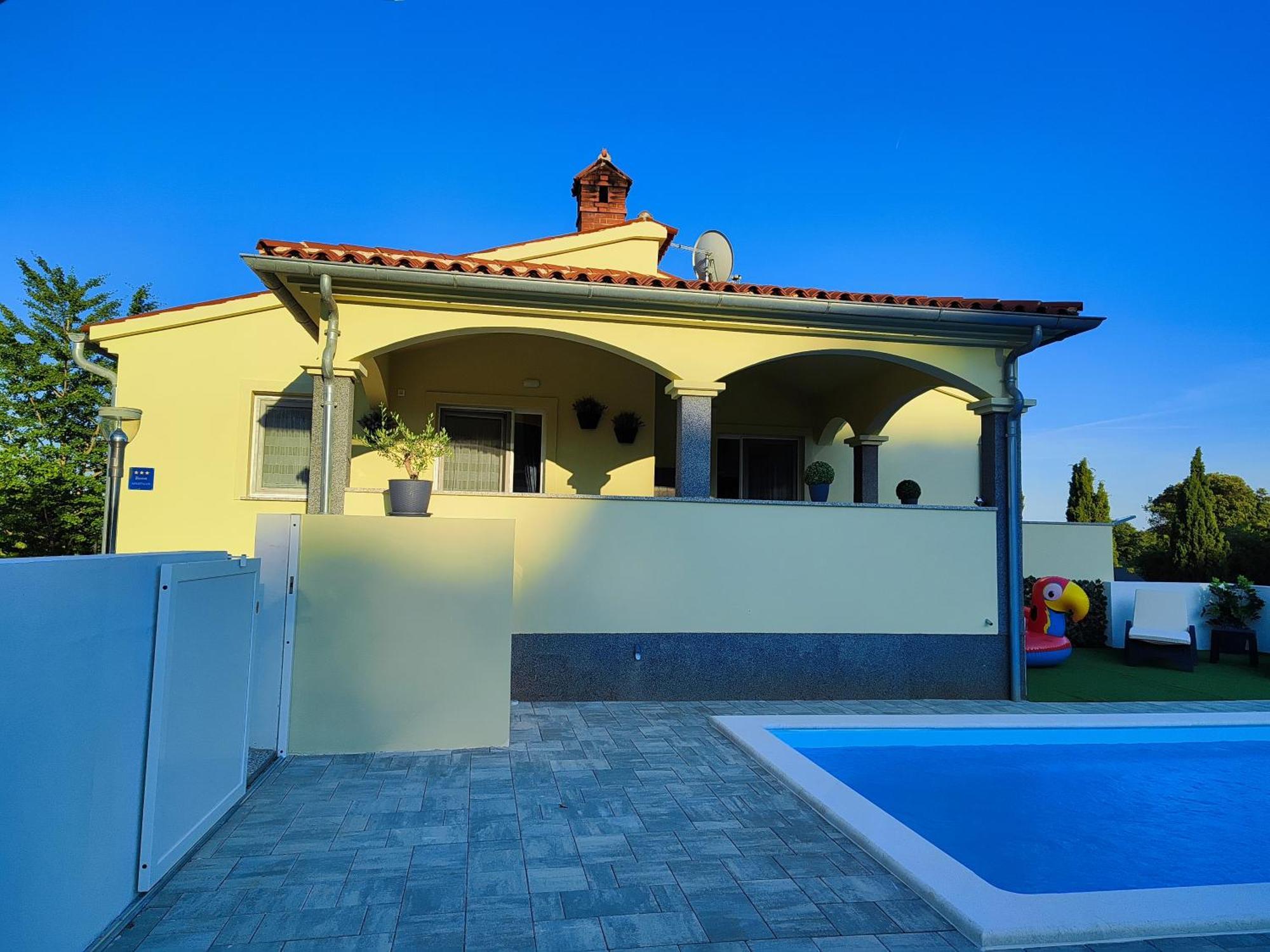 Apartments Flora Медулин Стая снимка